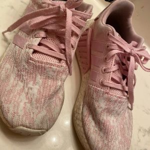 Adidas pink tennis shoe size 6